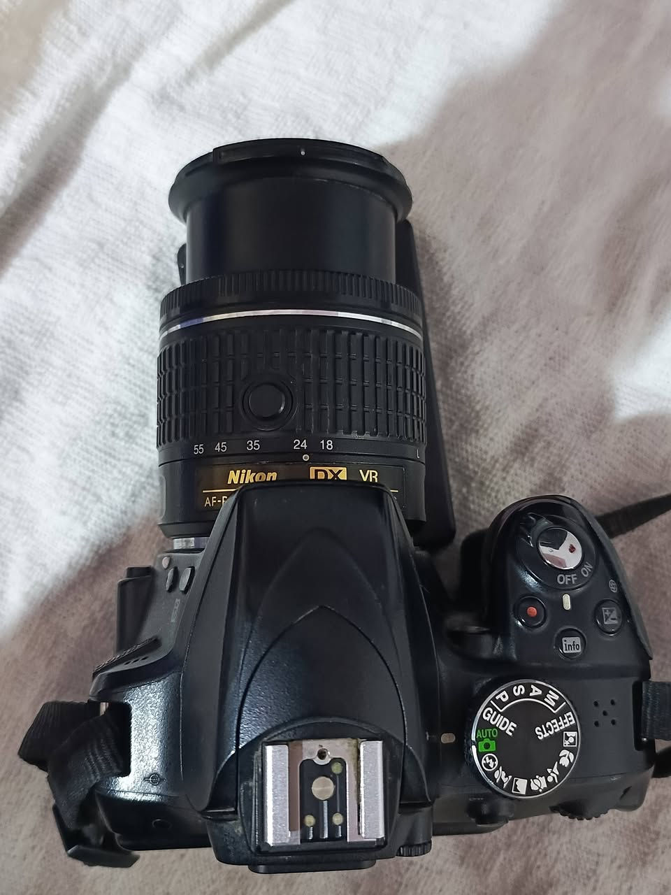نيكون D3300. للبيع ***********
