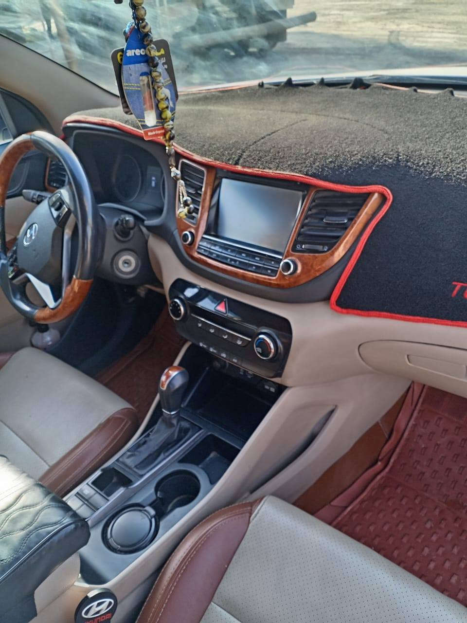 سلام عليكم اخوان الاعزاز سياره توسان 2017 خليجي كفاله عامه  تواصل عله الرقم ***********
