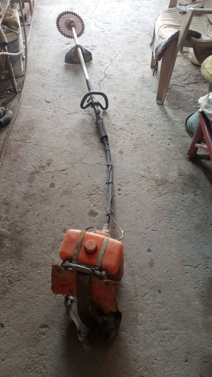 السلام عليكم للبيع حاشوشة نضافة ٩٠ % السعر ٥٠ الف قفل
المكان - صويره 
للاتصال ***********
