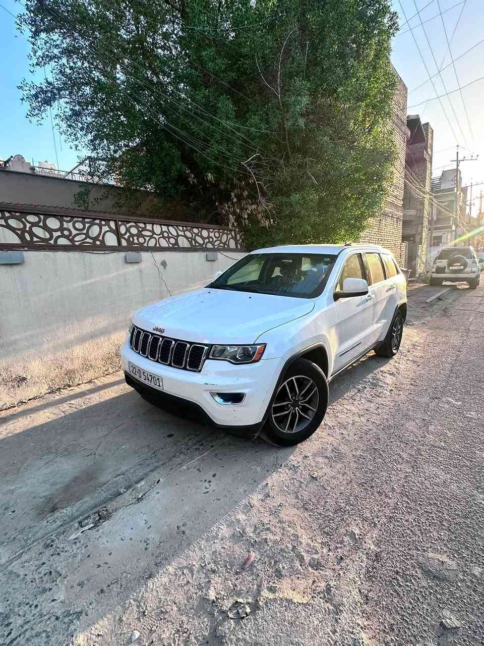 السلام عليكم من رخصة الادمن 
سيارة جيب لاريدو موديل 17 رقم اربيل باسمي 
حادث جاملغ خلفي وتعديل باب الصندوق وارد امريكي السعر 165
*********** علي
