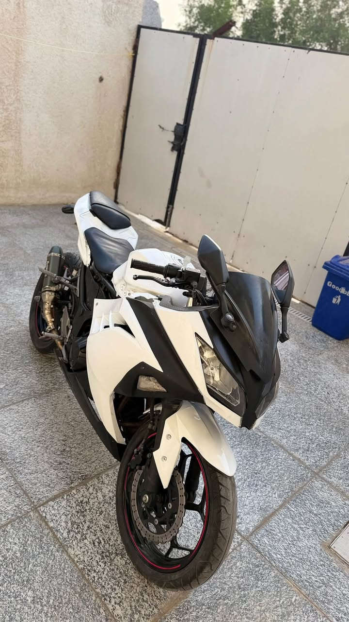 السلام عليكم شباب (كاوساكي موديل 2014 حجم 300 cc ( ادووات ادوووات اكفلك سرقة وحادث فقط )
مسوي ادامه كامله قبل اسبوع
دهن امزيول 10-40
ماي. راديتر اصلي
بلكات اصلي
فيت بم اصلي
وتنظيف كامل لغرفة الاحتراق
كفرات عمرتهن كلها يعني جاهزه الف ماتصرف عليها 
مكانها بصرة *********** 
1000$ يعني 10 ورقات يعني مليون ونص
