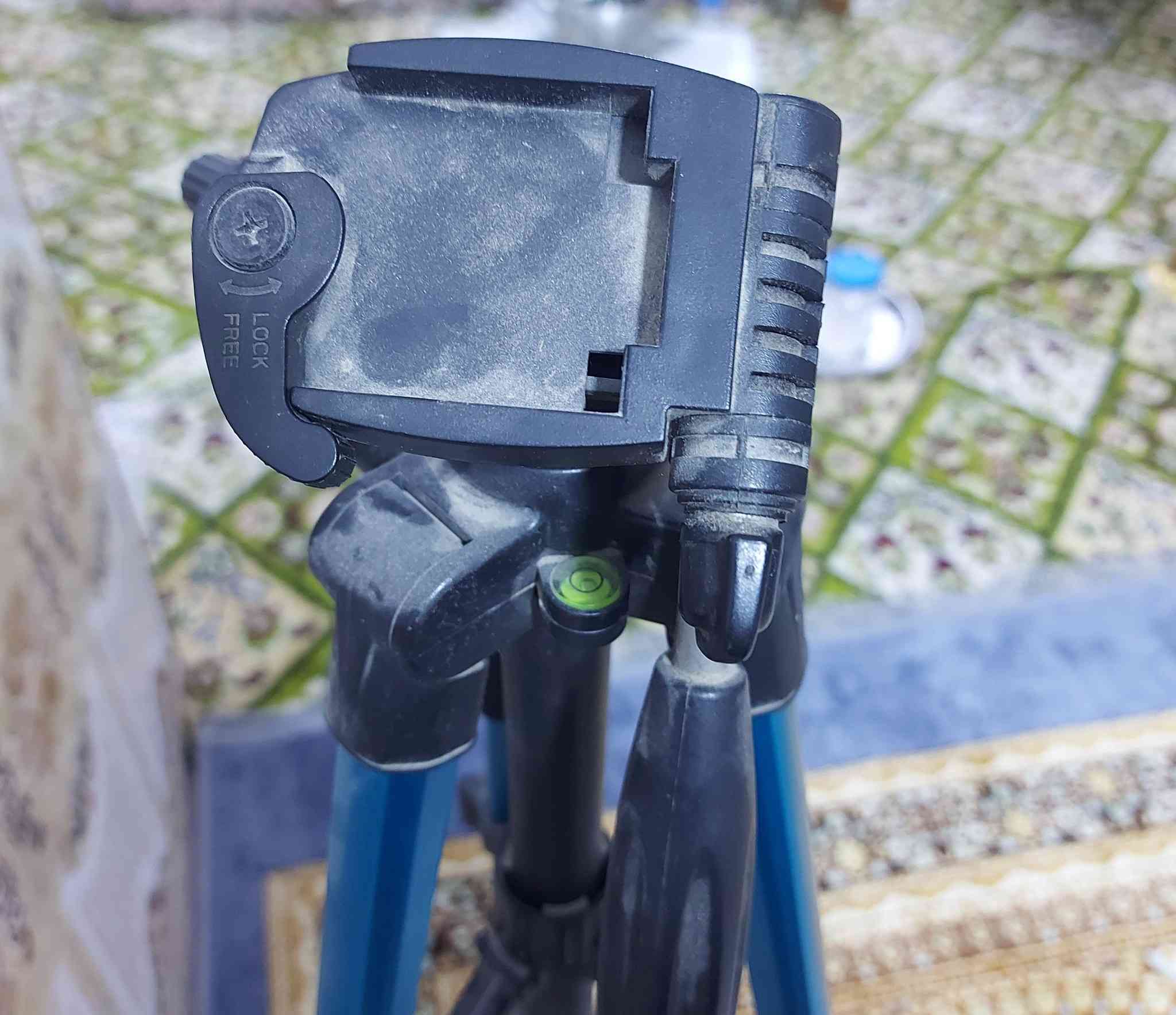 ستاند حامل كامرة اصلي ماركة jmary  غير مستخدم نظيف السعر ٣٠ الف الي يفيده يراسلني خاص


**إذا كنت صاحب هذا الإعلان وتريد حذفه لأي سبب، رجاءا أرسل رسالة إلى الدعم الفني**