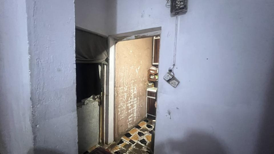 بيت للبيع حي الرحمه الأولى ١٠٠ متر طابقين أربع غرف نوم + صاله وديوانيه السعر ٣٢ ***********
