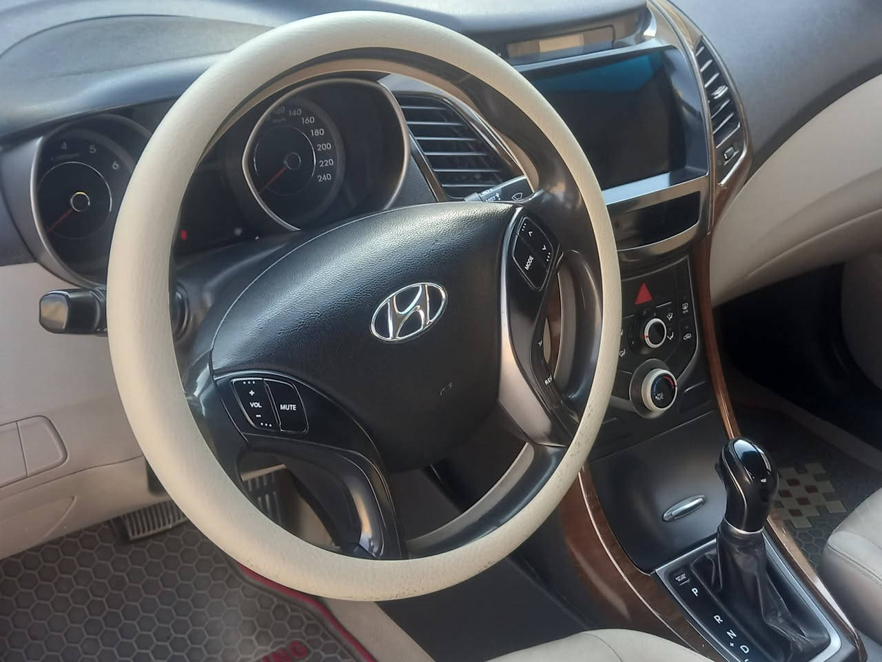 النترا خليجي موديل ١٥ فول عدا البصمه بيها جاملغ امبدل أمامي أصلي وبنيد امقسم وبيها الداير والباب صبغ الخلفي مكينة كير حداديه جاهزه السياره السعر ١١٧ وبيها مجال ناصريه مركز حي أور تلفون ***********
