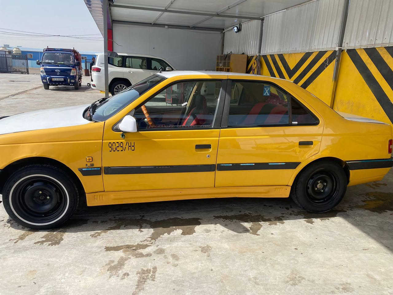 بيجو لميس 2016 سياره جاهزه من كلشي بيه صبغ قليل بجاملغ لخلفي سعر 36وبيه مجال لمكان لحسينيه معامل ***********
