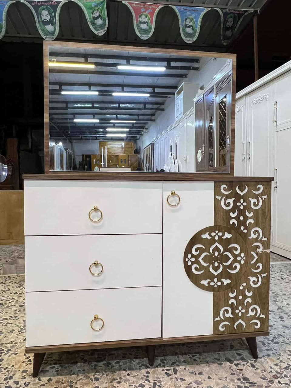 غرفه تركيه مستخدمه 9قطع نظافته 90/💯نظام ابواب برغي جوي حديد قماش وتر بروف اصلي السرير مخزن جك شازلون مخزن السعر 750 وبيه مجال مع شد ونقل داخل بغداد مجانا


**إذا كنت صاحب هذا الإعلان وتريد حذفه لأي سبب، رجاءا أرسل رسالة إلى الدعم الفني**