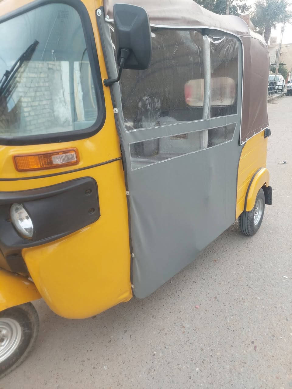 سلام عليكم تكتك 20 مصبوغة عام جمالية تكتك كاملة مكينة تجفيت جديد شركة ب6250 وبيها مجال حك الجية رقم بغداد ***********
