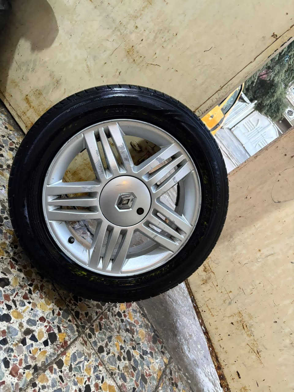 السلام عليكم تخم تاير ويل حجم ١٦ مراوس بويل وتاير خط ابيض حجم ١٥ بغداد العبيدي هاتف *********** ابو احمد
