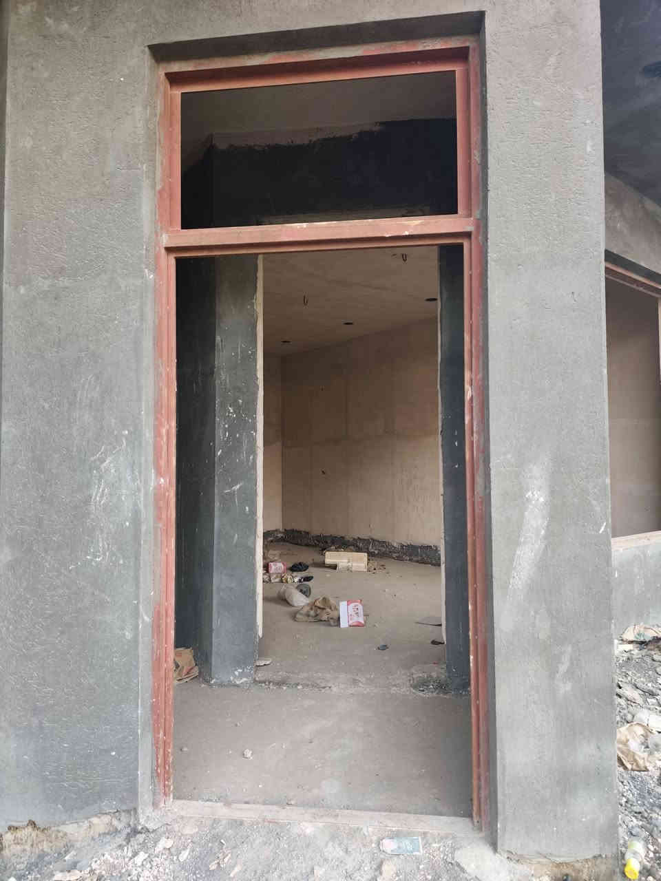 السلام عليكم 
🏠 دار هيكل للبيع (80%)
📍 بابل – الحلة | حي الكفاءات
قرب مدينة ألعاب كوين بارك، مقابل فرع النيل القديم

📐 المساحة 250م
📄 طابو زراعي سند 25
🛣 شارع تبليط 10م – كافة الخدمات

🛏 4 غرف نوم + صالة + استقبال
🍽 مطبخ + صحيات 2 + درج دور

📞 للاستفسار:
***********
***********
🏢 مكتب أرض الكرامة
