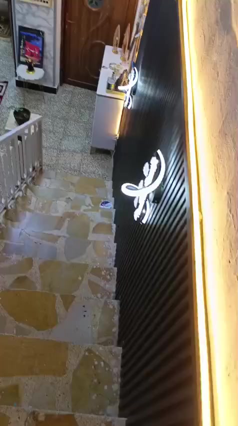 الدار للبيع  بعقوبة  التحرير شارع اربعين  مساحة 200م ثلاثة طوابق التواصل على هذا الرقم ***********
