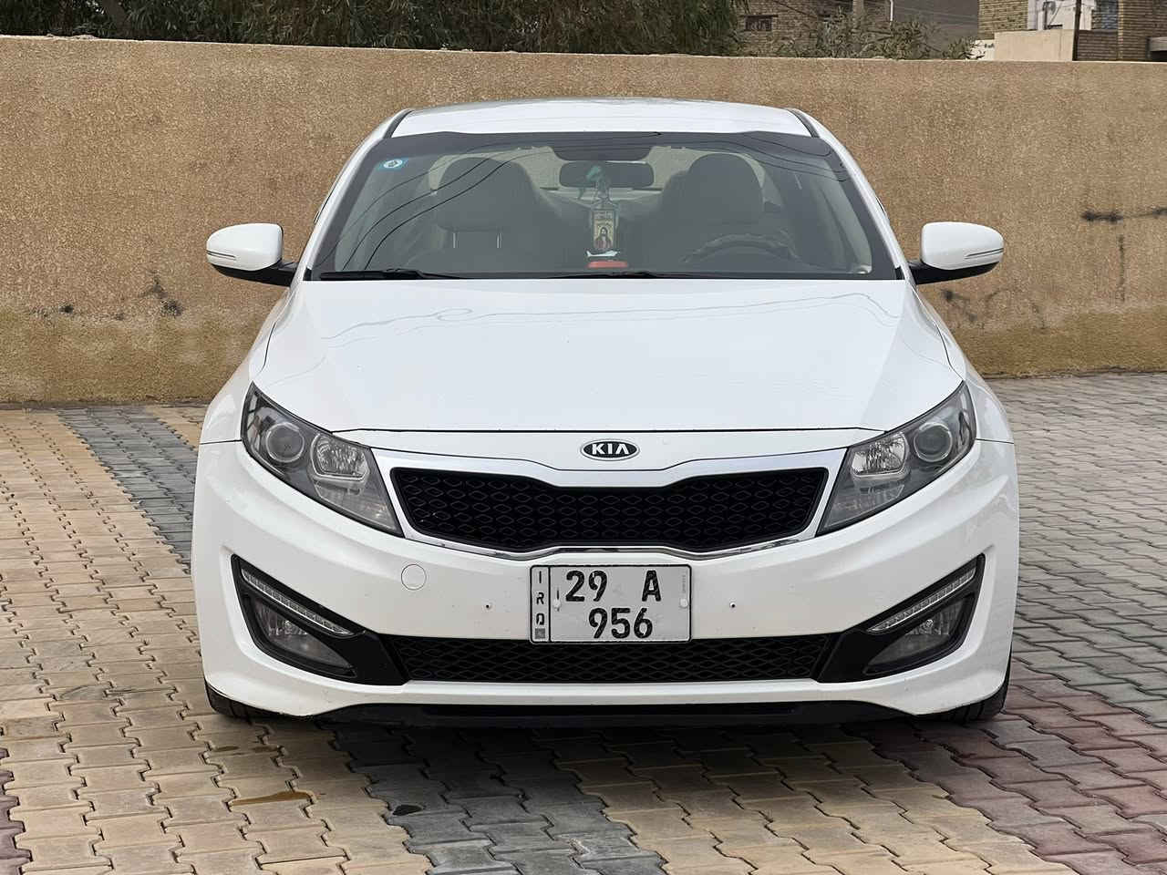 السلام عليكم كيه أوبتما مديل ١٢ خليجي رقم واسط بسمي تحويل مباشر رقم دولي داخله هزء السياره جاهزه مكينه كير مكفولات مكينه ٢٠٠٠ دوش حداديه امامي وخلفي جديد السياره بيه طخه ب خشم الجاملق الخلفي بدون دواخل. مكفوله من التبديل  
عنوان واسط       سعر ١٢٠ 
      ***********
