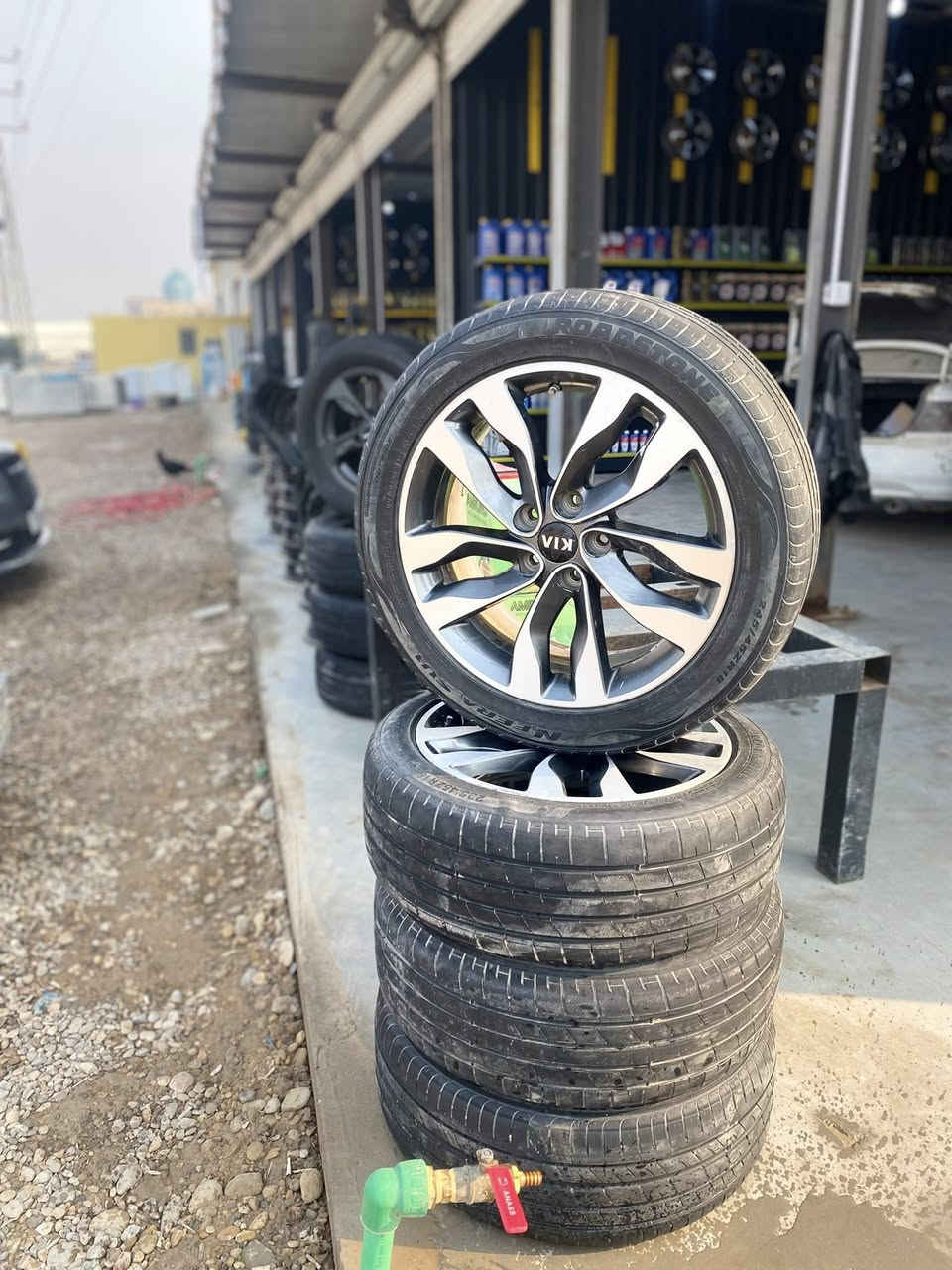 السلام عليكم 
متوفر تايرات باله ياباني 
انتاج حديث 
متوفر ويل كب جديد ومستخدم 
متوفر ويل عادي اصلي وتجاري 
متوفر تاير جديد كل القياسات 
متوفر باتري كل الاحجام والماركات
مراوس بيع شراء 
عمل بنجر تبديل داخل المركز 
عنوان العزيزيه مدخل الشباب مقابيل حسينه حواس 
الرقم ***********
تنورونا بكل وقت
