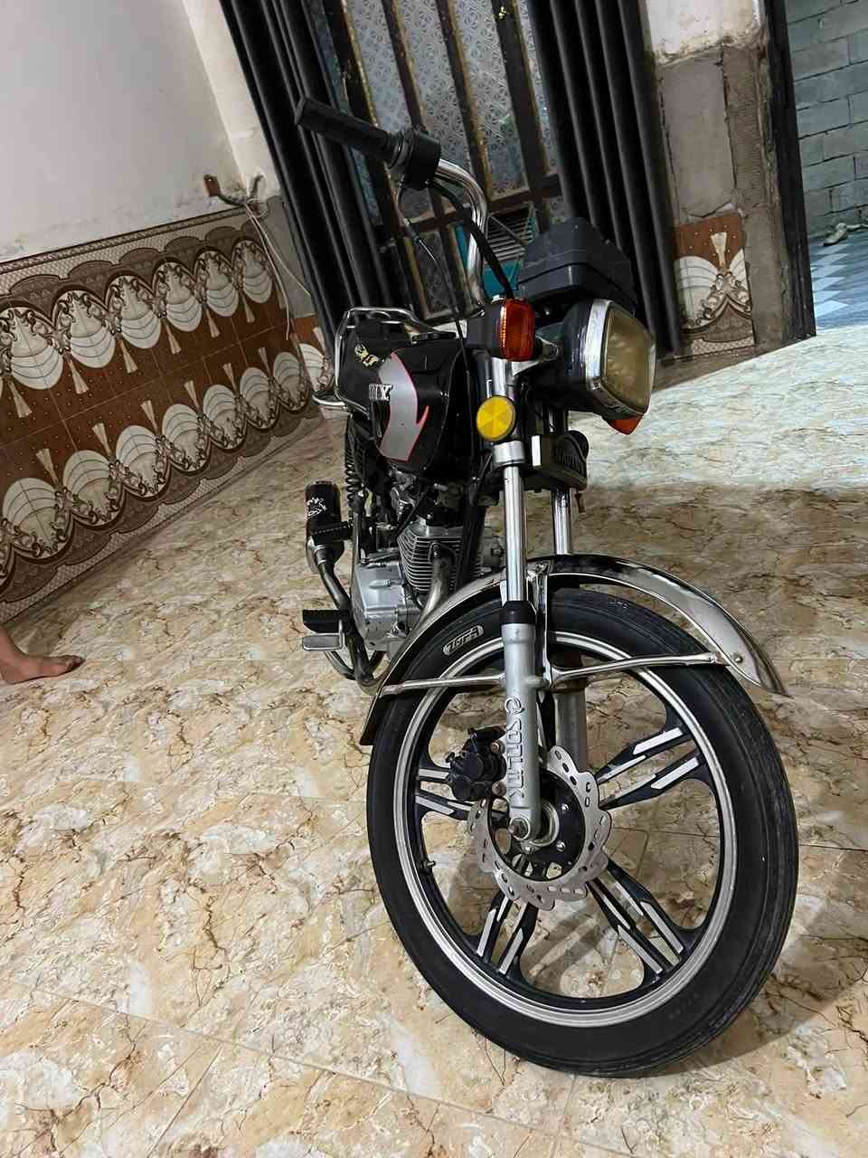 سلام عليكم  دراجه سيفان موديل22 دراجه  مرتبه ومكينه نضيفه شوفت عينكم  دراجه مناقصها شيي  ***********      ***********
