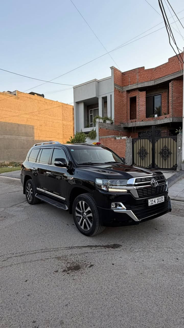 تويوتا لاندكروزر GXR Grand Touring موديل 2019
* محرك V8 سعة 4.6 لتر
* ناقل حركة أوتوماتيك 6 سرعات
* دفع رباعي دائم (4x4)
* فتحة سقف
* مقاعد جلد
*مقاعد كهربائية
* تشغيل بصمة ودخول ذكي
* شاشة ملاحة وترفيه
*كاميرا خلفية
* مثبت سرعة
(Cool Box) ثلاجة *
* جنوط ألمنيوم 20 إنش
* باب خلفي كهربائي
LED أنوار
 ***********
السعر : عند الاتصال
