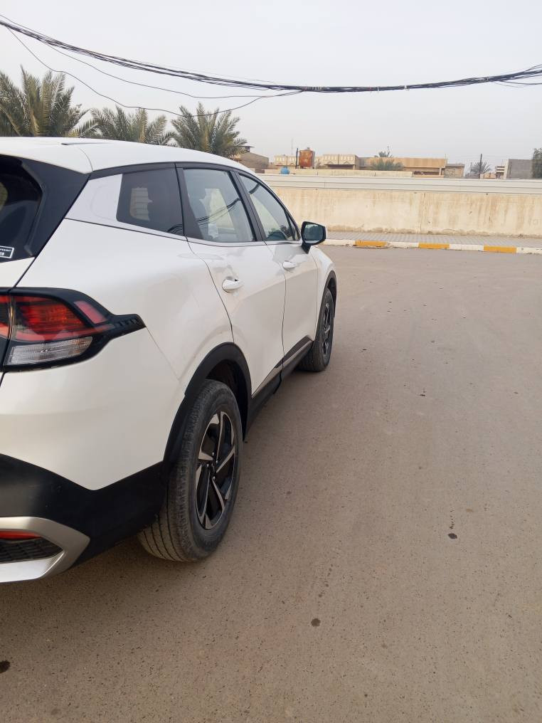 السلام عليكم 👋🏻 كيا سبورتج 🚗 هايبرد موديل ٢٠٢٣ وارد امريكي اللون ابيض حادثها بنيد وجاملغ ايمن مبدلات بالبلادي بدون صبغ وتصليح باللغد بسيط ومصبوغ الباب الصدر الايمن وبيها بارد خفيف على سياره مبين بالصور بدون صبغ وبيها سونار السياره ليبل واحد ماعدا الجاملغ وبنيد ومابيها أي ايرباك طاك كلها سستم كامل محرك وكير كله جديد مالت شركه ماشيه 13000 الف قابل للزياده  بعدها زيرو مواصفات نص فول LX رقمها بغداد انكليزي بأسمي هزه جديده سنويه ل ٣٠ تحويل مباشر   السياره للبيع ✅ بسعر  169  وبيها مجال بسيط حك الجيه ✅ رجاءا الي يريد يستفسر أكثر يتصل وان شاء الله خير مكاني بغداد - الهاتف / ***********    *********** ابو حسام
‏
‏
