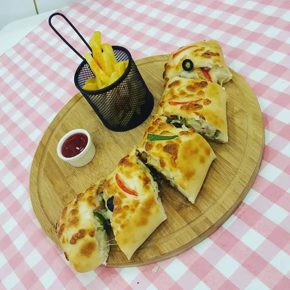 مطعم سنفور 
سويتلكم عرض اليوم كل هاذ بل صور صاج دجاج الايطالي و هبركل كل هذا بيش 5000دينار توصيل داخل الحريه ***********
