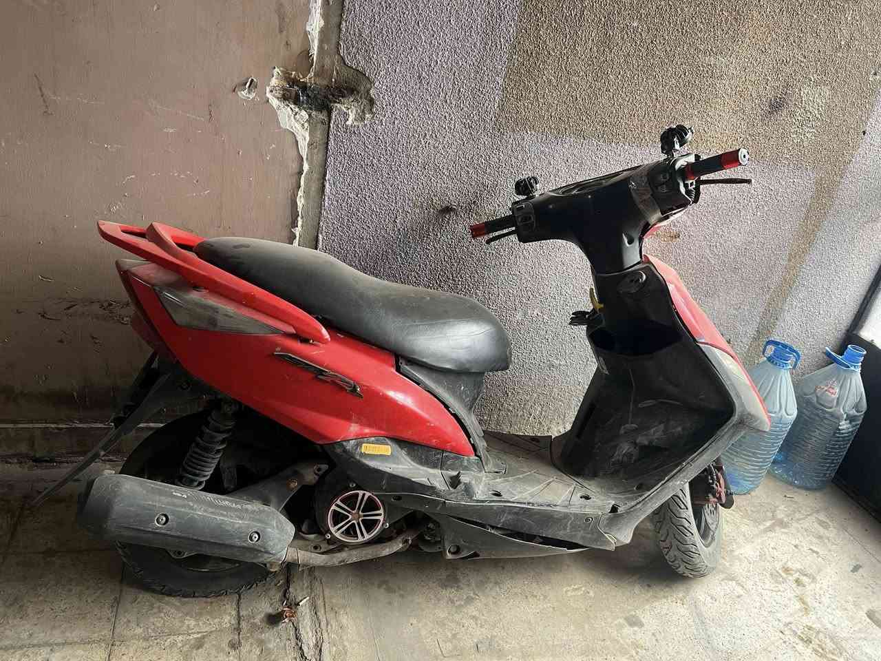 سلام عليكم دراجه ثعلب جي تي ار نقص فقط قبق هندر مكسور تشتغل سلف سعره 250 الف مكاني كراده رقم ***********
