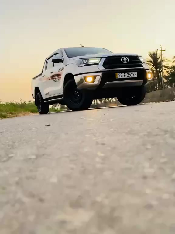 السلام عليكم 
هايلوكس للبيع (2023)
السيارة كفالة عامه بحاله الوكالة 🫡
شركه ساز فول مواصفات 

كير _ محرك _ اكسن بعدهن شركه 

السيارة ماشية (90) حقيقي 
كير عادي 
البنيد جكات 
حساس خلفي 
كامرة 
الكشنات تدفئة تبريد 
شاحن 
رقم أربيل الدولي 
***********
***********
