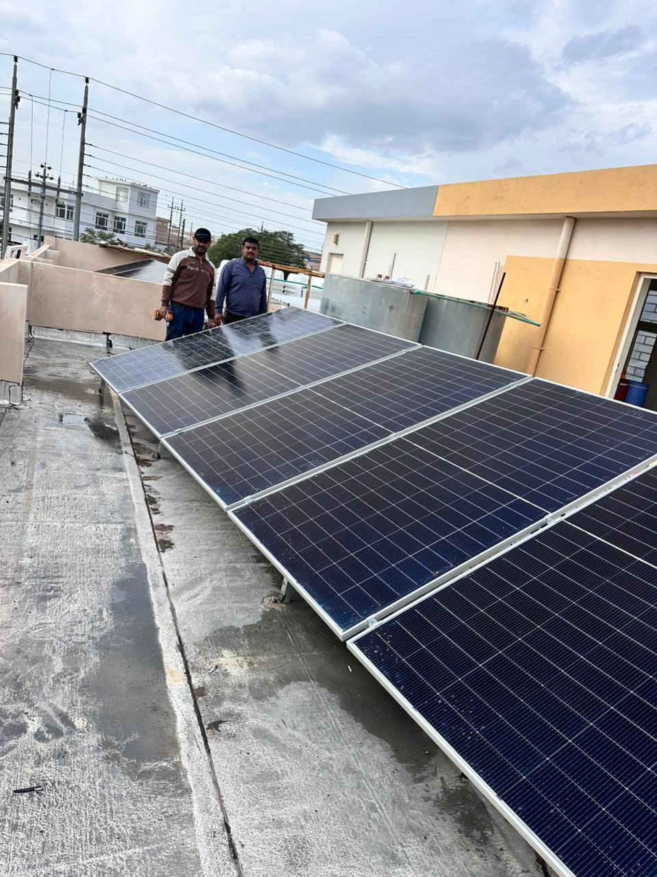 اليوم الثلاثاء الموافق 24/03/2026
تم بعون الله إكمال نصب  وتشغيل منظومتين للطاقة الشمسية في #قضاء #خانقين 
* المنظومة الأولى_ تجهز 20 أمبير نهارا  16 أمبير ليلا وتتكون المنظومة من:-
1-ألواح شمسية عدد 10 قدرة اللوح الواحد 640 واط
2- بطارية نوع ليثيوم قدرتها 15 كيلو واط
3- أنفيرتر  قدرته 6 كيلو واط
4- بورد خاص بالمنظومة متكامل الحماية
5- هيكل حديد مغلون مقاوم للصدا
* المنظومة الثانية_ تجهز 20 أمبير نهارا  16 امبير ليلا
1-ألواح شمسية عدد 10 قدرة اللوح الواحد 640 واط
2- بطارية نوع ليثيوم قدرتها 15 كيلو واط
3- أنفيرتر قدرتة 8 كيلو واط 
4- بورد خاص بالمنظومة متكامل الحماية
5- هيكل حديد مغلون مقاوم للصدا
#ملاحظه: لانعمل ببطاريات التجميع الرديئة

بإدارة عمر ياسين 
وحسن سالم
للأستفسار أكثر الأتصال او مراسلة الأرقام  التالية. ‏
***********
***********
