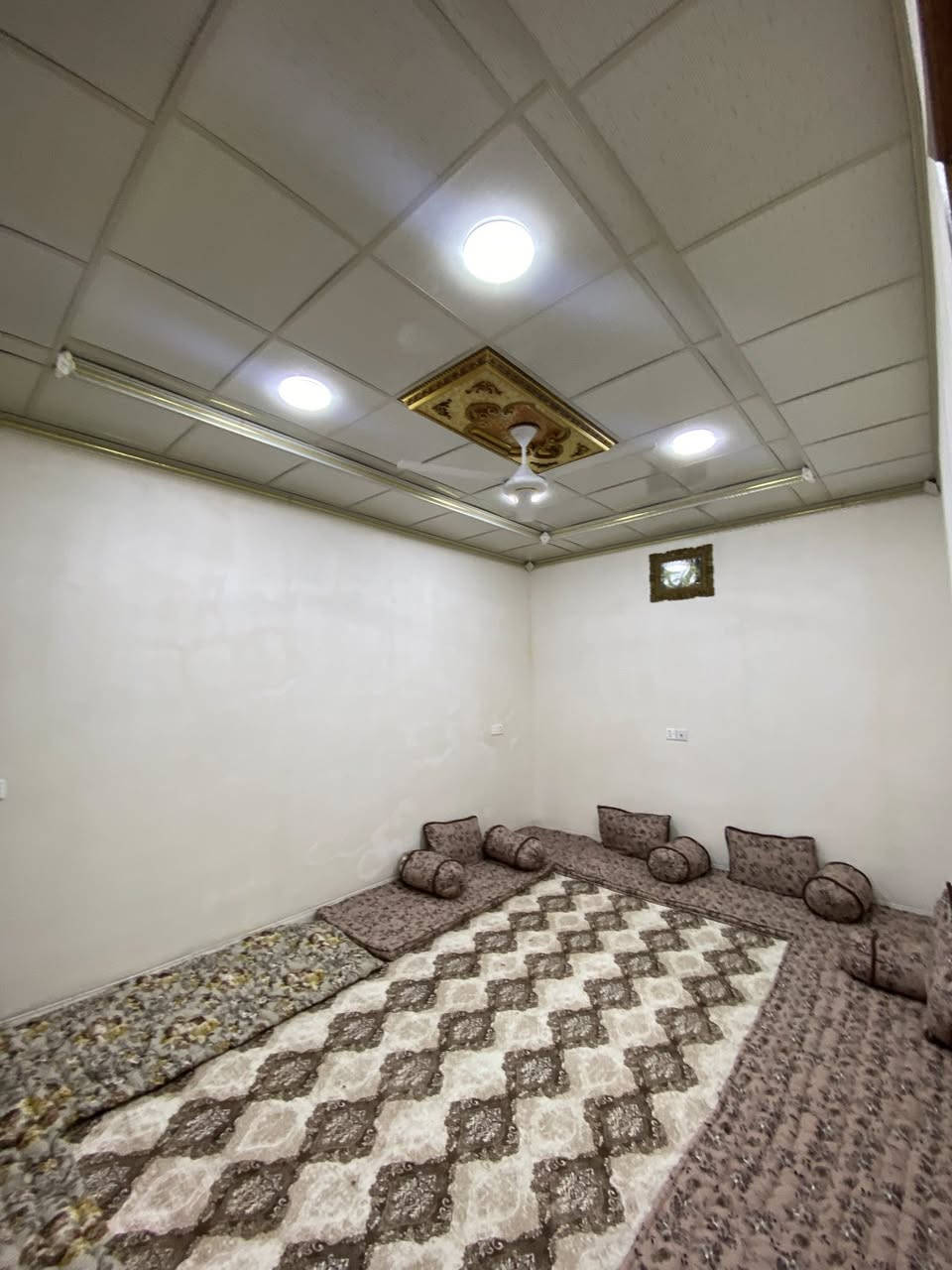 دارين للبيع طابو صرف سعر مناسب مناسب مساحه كل دار 100 متر على حديقه سنه البناء 2025 اخو الجديد سعر الدار الواحد 75 وبي مجال مستحيل تلكه هيج سعر بعد بحي العسكري تحديدا قرب مدرسه الشهيد حسين منصور وخلف جامع سداد البرزنجي 
***********
***********
