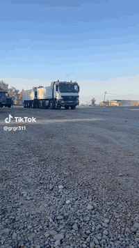 اكتروس للبيع تخم تاير مجموعه جيئف موديل 2004 حجم4144 مربوطه قاطره مقطوره 3 لوحات عربانه موديل 2025 جاهزه للعمل الاستفسار  ***********
