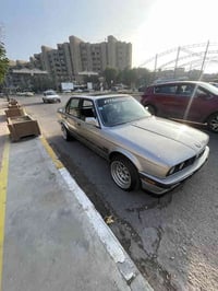 للبيع بي ام زعرة 325 بيهة مكينة 25 مسكر كير عادي خمس نمر داخل السيارة ...