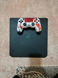 بلي ٤ • نضيف • ملحقات كاملة