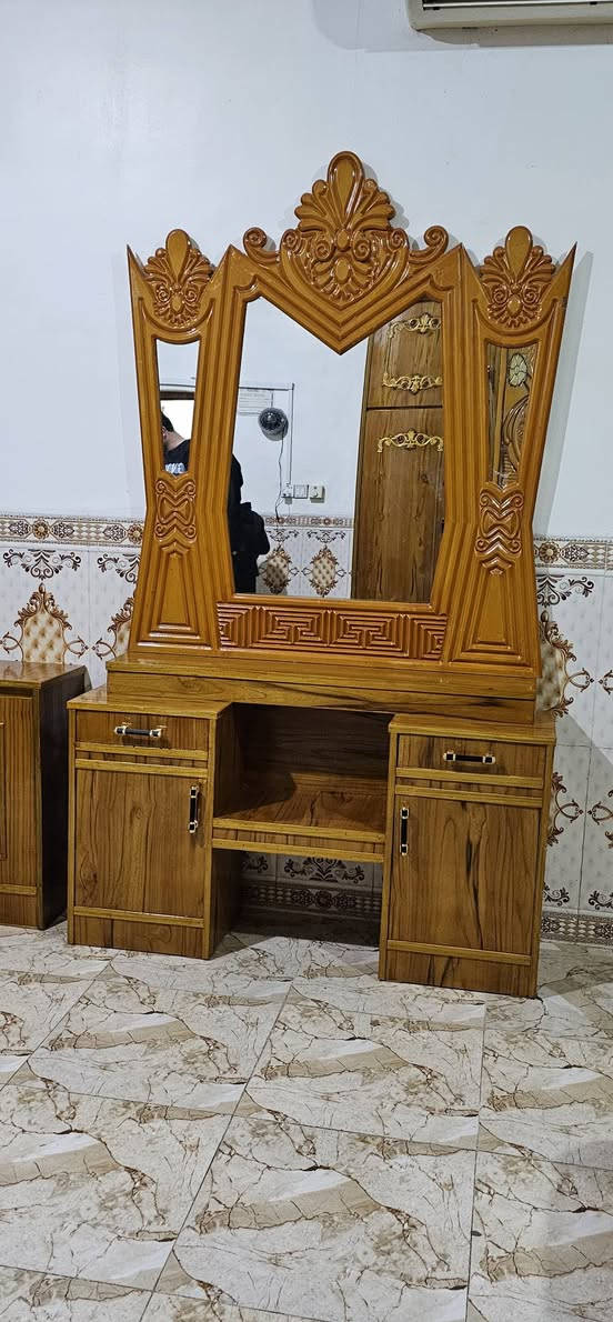 مثل ما وعدناكم غرف نوم جديدة ( شغل درجة أولى )
(شرط الشغل وتنصيب حسب رئي الزبون ) 
( معرض نبا مكة )
( للأثاث جديد * مستعمل ) 
( زورونة وحياكم الله )
[ *********** ] 
Majed Hadeitha 
وجدي هذال
