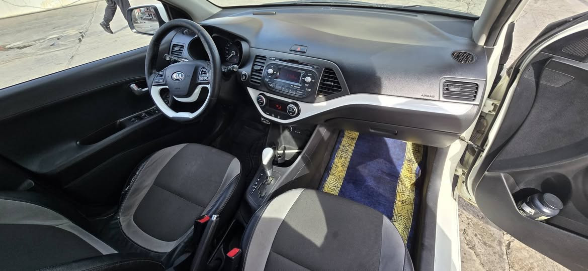 السلام عليكم
كيا بيكانتو 
موديل 2015
ماشيه 190 الف
السياره فول فول ...
- بصمه 
- بانوراما 
- بلوتوث 
- تحكمات ستيرن 
- مري شفط وتحكم كهربائي 
- حساس خلفي 
- الجامات اربعتهن كهربائيه 
- مكفوله السياره من التبديل والصبغ 
بيها ضرر خفيف بل جاملغ الخلفي مثل مموضح بل صور 

السيارة  نضيفه ومتصرف بنزين 
تخم اذاين جديد كلشي بيها مبدل بطاريه ودهن 
اديرلها بس محسن. ومحركها  نضيف. فلتر كير جديد. 
تبريد وتدفئ مكفول. 
السعر / 94 وبيها مجال بسيط 
للاستفسار /*********** 
مكاني اربيل.
