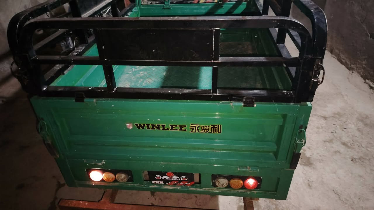 سلام عليكم.  ستوته شحن للبيع موديل 2025 سته باتري  ثنين بصمه تشغيل عن بعد ثنين سويج بيه تمشيك 30 كيلو مكان ديوانيه عفك سعر 1400 بيه مجال  لطيبين***********.      ***********
