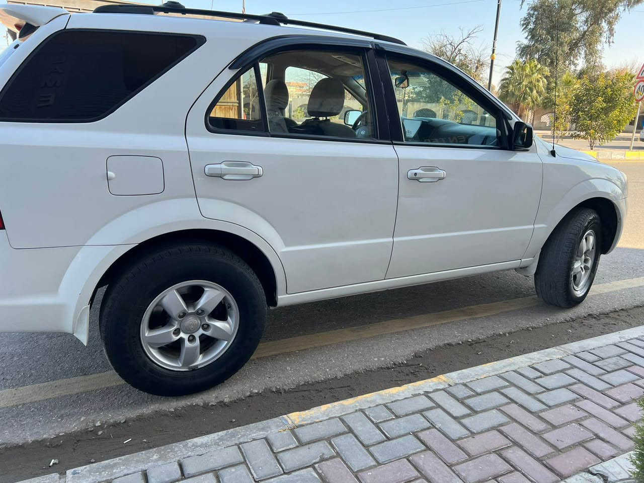 كيا سورينتو 2007 محرك 6 سلندر گير ومحرك شرط دفع رباعي بدون حادث و بدون صبغ كفالة عامة رقم دهوك بيع او مراوس حسب القناعة السعر 107 وبيه مجال قليل للاستفسار  
***********
*********** سنجار, نينوى
