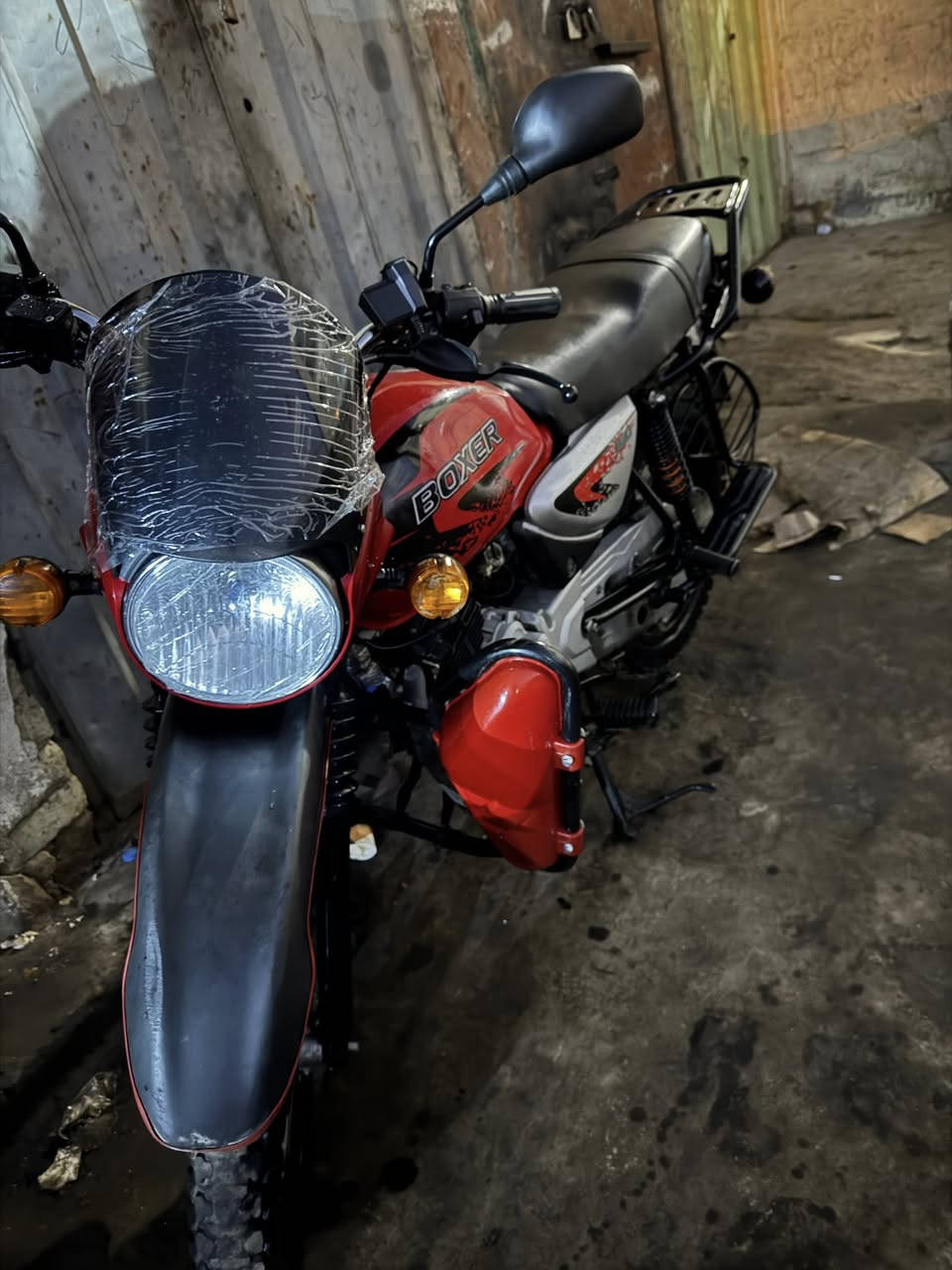 السلام عليكم بوكسر موديل 2023 كاملة مكملة اورق وكمرك دراجة كبل للشارع ربت متصرف عليهة تاير امامي جديد كلج جديد جامة جديدة  سعر 1700 وبيهة مجال عنواني بغداد الاعظمية *********** اتصل وتدلل❤️🍒
