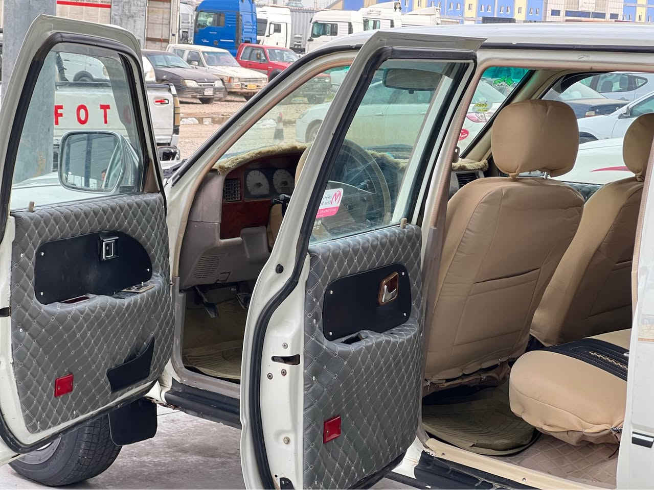 ئەم دێرە جوانە بۆ فرۆشتن مۆدێلی ٢٠٠٧ مەکینەی بەخە مەکینەو گێڕی بەشەرت یەک دنیار مەسرفی نیە نە زەربەی هەیە نە سبووخ تەنها قەڵەم کاری هەیە چوار تایەی لۆکی لەسەرە ناو خورفەشی لە ڕەسمەکە جوانترە مەنەفێستی ئەسڵی خۆی لە گەڵە سەیارەکە ماڵی کەسابەتە نرخی ٣٧ گڵاو ماعەمەلەیەکی برایانە 
ژ.م *********** كالار, السليمانية
