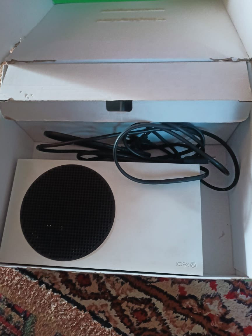 سلام عليكم بلي XBOX سيريس S الجهاز نضيف بعده طك الجيس مستخدم حوالي 3 اسابيع كارتونته كامله وجهازة وياه يده وحده و يو بي اس يطول من ساعة الى نص ساعة الجهاز نضيف ومستخدم قليل جدا وشرط عالفحص تفحص بيدك وتاخذة السعر 350 وبي مجال قليل مكاني الديوانية الرقم ***********
