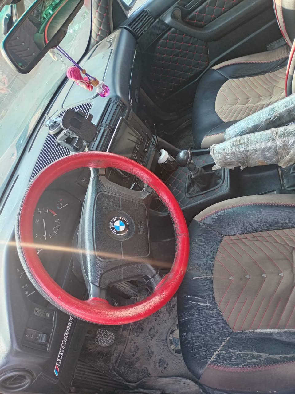 السلام عليكم اخوان عندي بي ام حجم 520كير عادي محرك كبس السياره نظيفه مال بيت صبغ جماليه تشغيل عن بعد قفل مركزي شاشه حار بارد موديل 91 السياره بسمي رقم دولي نينوئ  السعر خابر واستفسر هاذه رقم الهاتف ***********
