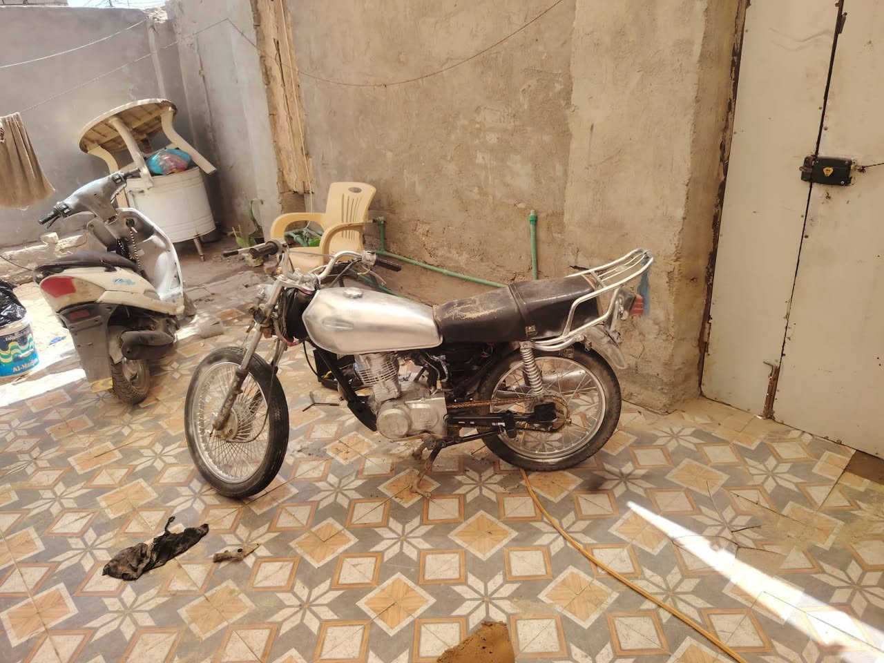 السلام أربعه كير كلك جوم حديد سعره 175 قفل *********** ملاحظه مكلف بنشر خابر ع خط
