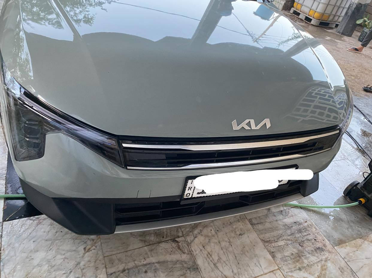 السلام عليكم 
كيا K4 2025 
لون اسمنتي غير محدد 

مرقمة كاملة 
محرك Dosh 2000 
انارة داخلية Led 
بصمة تشغيل عن بعد 
مثبت سرعة تكيفي
شاشة تدعم able  ايفون 
رادار يتجنب التصادم FCA 
رادار تتبع المسار LAF 
تنبيه ركاب المقاعد الخلفية
و باقي هواي مواصفات معروفه 
السعر تواصل خاص على هذا الرقم 
*********** 
مكان السيارة بصرة
