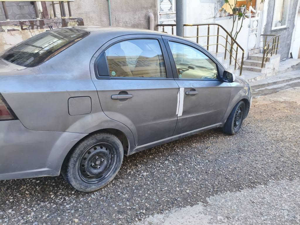 ئەڤیۆ 2008 گێڕ ئۆتۆماتیک

بێ ڕەقەم علوج ساغ ساغ ساغ

موس و بڕاوە بە شەرت

گێڕ و مەکینە بە شەرت

مەکینەی تازە بۆ گۆڕاوە

ڕۆنی تازر بۆ گۆڕاوە

کارەبای هەموو گیانی بە شەرت

تەقە و ڕەقەی بە شەرت  

پێش و دوای کەپس

بێ دەعم و بێ لێدراوی

شاشە ئایپاد 

هەندێک بۆیاخی هەیە بەڵام من بە حیزام بۆیاخ ئەیفرۆشم 

شوێن سلێمانی

30 گەڵا و مەعامەلەیەکی برایانە
***********

*********** السليمانية, العراق
