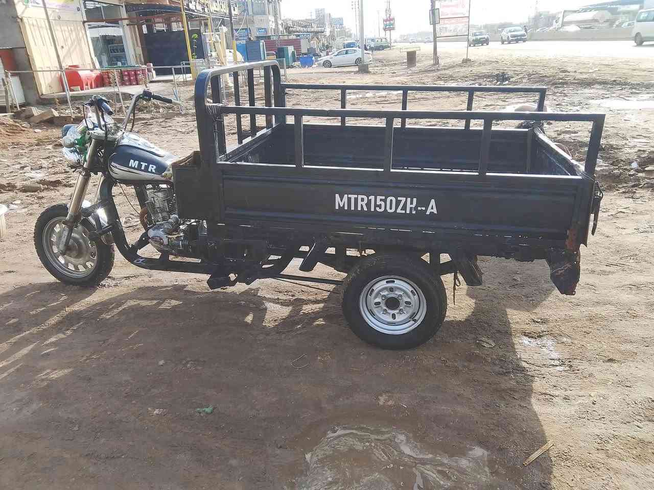 السلام عليكم عندي ستوته امتيار البيع كسن صقر مكاني دوانيه حي الزيتون سعره 650 وبيه محال ***********
