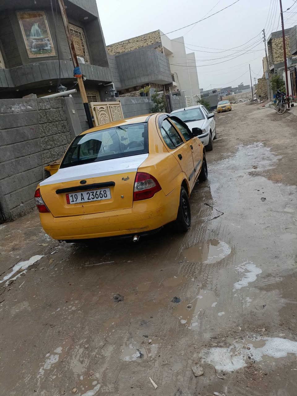 سيارة طيبه موديل 2016 سيارة حداديه جديدة تخم تاير كهربائيات كله شغاله سياره رقم كربلاء باسمي مصفره هيئه وغرامات شرط التحويل سياره بيه فقط تبخير السعر 33 وبيه مجال سياره جاهزه من كل شي مابيه اي نقص فقط تبخير  حله شارع 80 يم حلويات قصر الشام ***********
