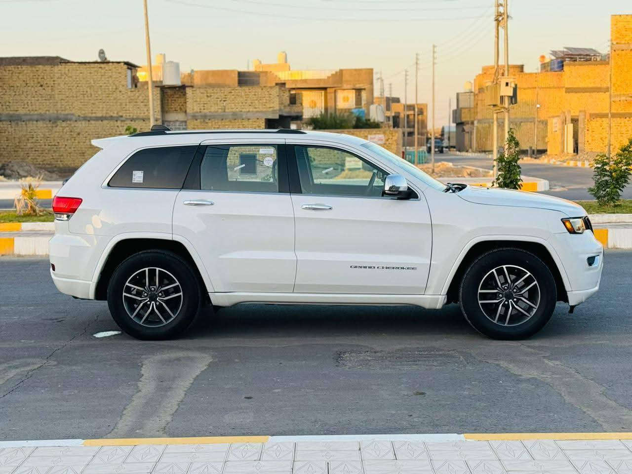 جيب لاريدو 2016 ( امريكي )
رقم بغداد دولي تحويل مباشر وارد امريكي ضرر بنيد فقط
* المواصفات :
* سقف بانوراما. 
*رادار امامي
* نقطة عمياء 
*داخل اسود جلد  
* المقاعد الأمامية كهربائية .
* تحديد مسار .
* المقاعد الأمامية مع تدفئة . 
* المقاعد الخلفية مع تدفئة .
* مقود السائق كهربائي . 
* تدفئة ستيرن .
* الشاشه لكبيرة 8.4 انج .
  بروجكترات زنون . (بلاد)
* تشغيل عن بعد .
* صندوق كهربائي .
*  حساسات أمامية . 
* كاميرا خلفية .
* مري شفط. 
*   مكان السياره بغداد اي ستفسار اتصل وتدلل السعر 158 وبيهه مجال رقمي ‏‪***********‬‏
