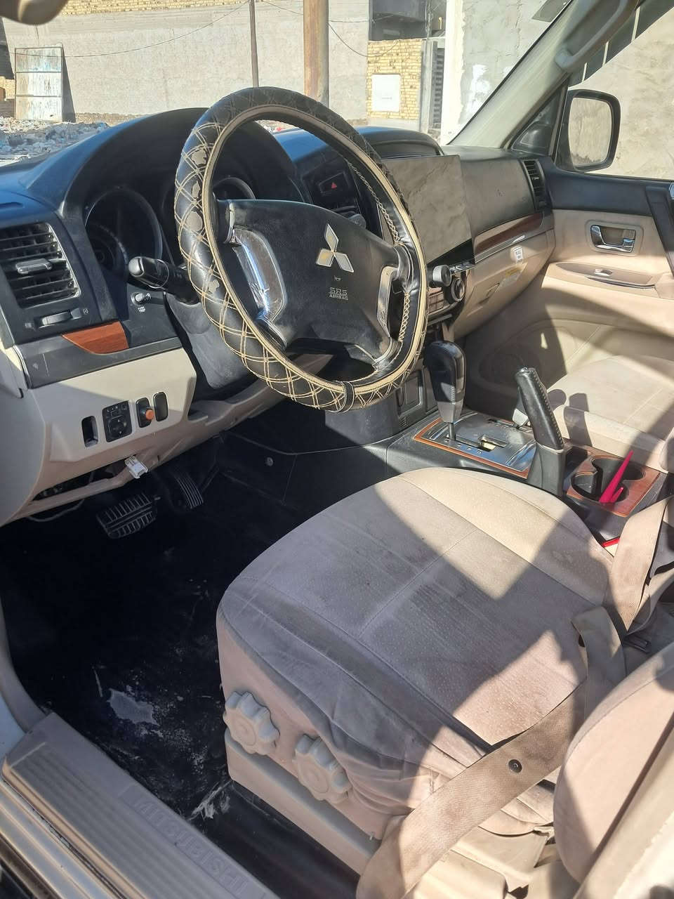 باجيرو موديل ٢٠٠٧ شكل ٢٠٠٨ رقم بصره انكليزي باسمي ٧راكب تبريد ٣ قطع شغال بيهه تبديل بنيد وجاملغ جهه الصدر ربع باب الصدر محرك ٣٠٠٠ سعره ١٠٠ سياره بلحله بيع او مراوس باقل احتاج فرق ***********
