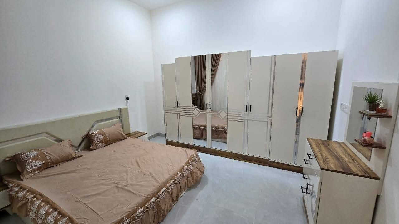 بيت اللبيع للبيع – فرصة مميزة في كربلاء 🏠

📍 الموقع: قرب فندق البارون – مجمع جار البارون
📐 المساحة: 114 متر مربع
🏢 عدد الطوابق: طابقين
🛏️ عدد الغرف: 4 غرف نوم
🛋️ الحالة: مؤثث بالكامل – بناء جديد لم يُسكن بعد

✨ مواصفات البيت:

تشطيب وتأثيث درجة أولى

تأسيسات حديثة وصحيحة 100%

الشارع عريض (10 أمتار)

كافة الخدمات متوفرة: تبليط، مجاري، ماء، كهرباء

✅ جاهز للسكن الفوري بدون أي تكاليف إضافية

📞 للأستفسأر اتصل واتساب ***********
*********** كربلاء, العراق

