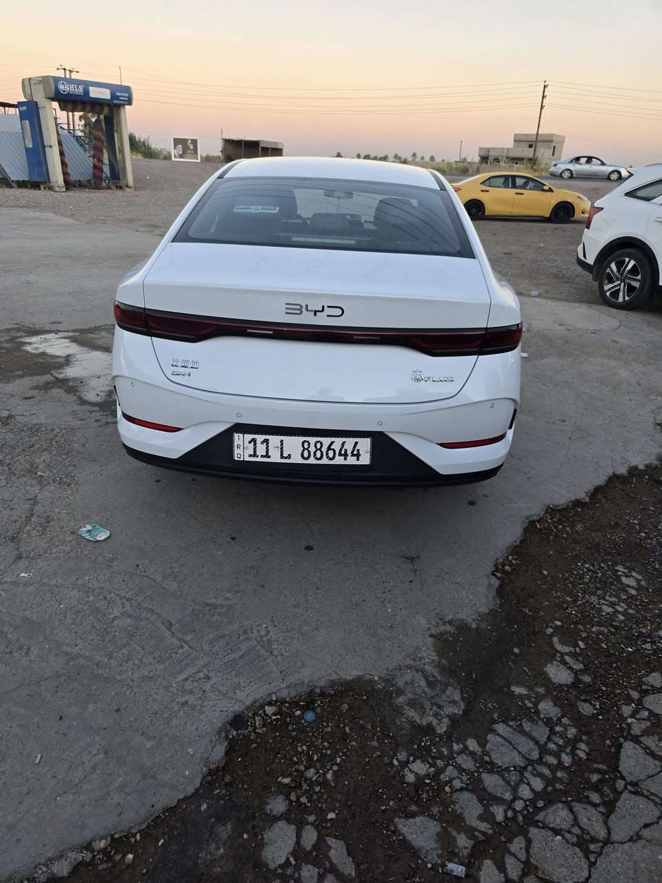 السلام عليكم
بي واي دي كن بلاص 
٢٠٢٥
لون ابيض 
رقم بغداد بأسمي 
داخل زيتوني 
ماشية ٥٠٠٠
مكفولة كفالة عامي اخذتها زيرو واني رقمتها  مكاني ديالى السعر ٢٠ مليون وبيها مجال 
***********
