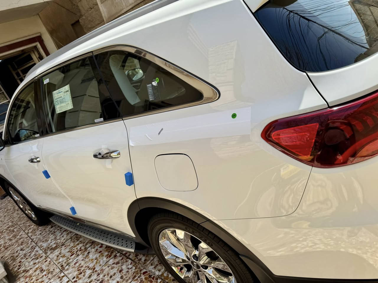 السلام عليكم سورنتو 2020 خليجي وكالة السيارة جيتي لاين اعلى فئة بجميع السورنتو بيها فقط الدعامية ال امامية مصبوغة موصفات كشنات جلد كهرباء مطعم جيتي لاين لونين ٥ كامرات كشنات تدفئة تبريد ٦ سلندر ٧ راكب صندوق كهرباء ٣ قطع تبريد فور ويل بردات خلفية داخل كروم هندربيك بصمة ٤ وضعيات قيادة شفتات ستيرين وباقي الموصفات المعروفة السيارة من الشركة على ايدي زيرو  هسة ماشية ٨٠ الف السيارة بوضع الشركة جديد جداً تخم تاير صدر خير من الله السعر 280 وبيها مجال حك الجية المكان بغداد السيدية رقمي ***********
