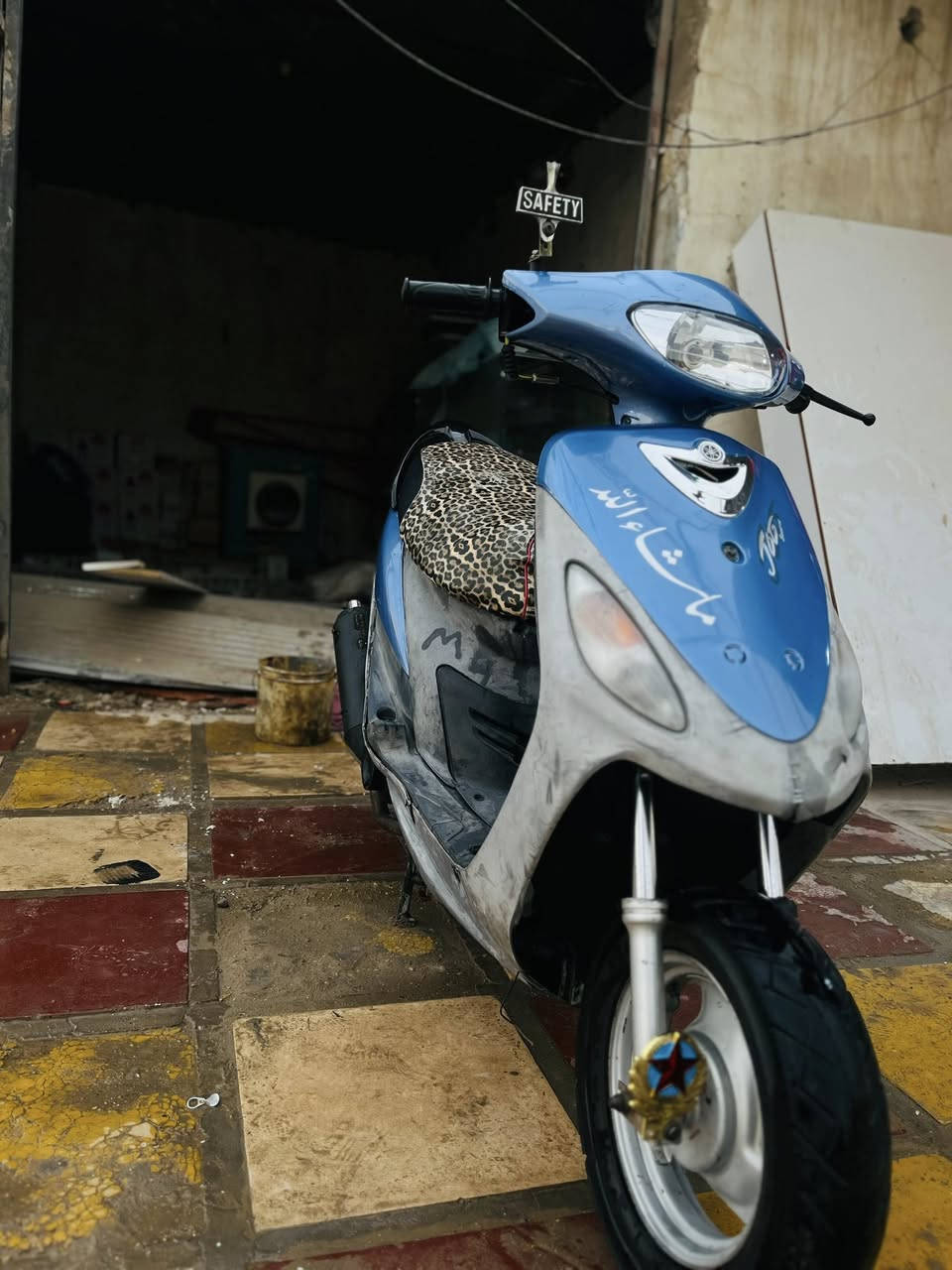 سلام عليكم منغولي للبيع الدراجه فقط ولفات محرك ما تسمع صوته نضيفه كلش سلف هندر بك لايت عالي ناصي كامله الدراجه تخبل لا نضوح لا تبخير شلعه ومعدل بوشه 49 سعر 600 بيه مجال كلش قليل أكفلك مكينه وشاصي الدراجه نضيفه كلش شرااي تعال واتساب ***********
