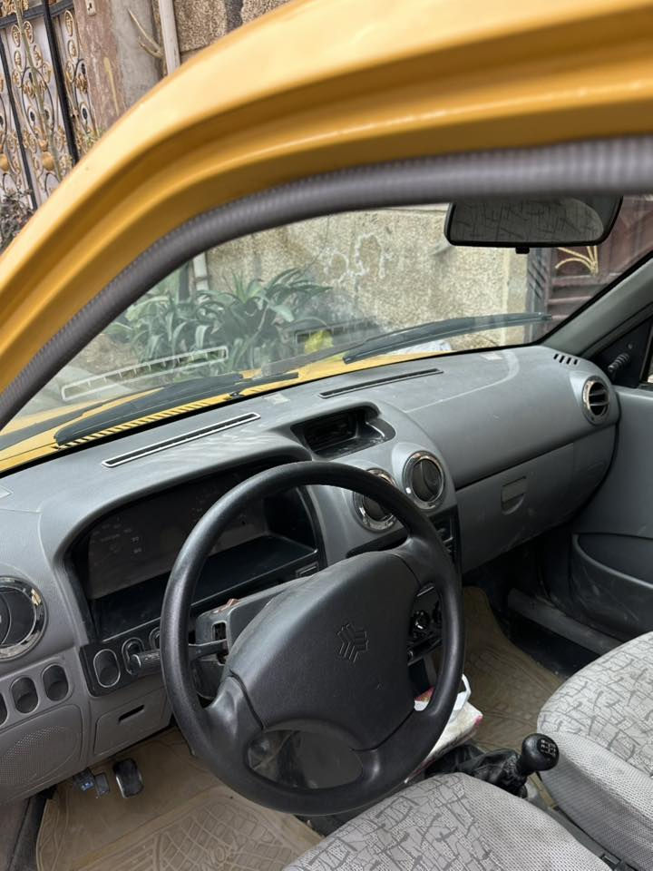 السلام عليكم 
***********
سايبا موديل 2014
محرك او گير مكفول 
تبريد شغال خير من الله 
شواصي مكفوله بدون لحيم او بدون تعمير 
سياره بدون حادث بس طخه خفيفه بالباب 
صدر جديد 
بسمي شخصيا 
السعر 33 ورقه 
مكاني بغداد الحريه
