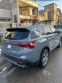 السيارة جديدة بمعنى الكلمة حادثها بنيد وجاملغ فقط باقي كفاله  سنتافيه ...