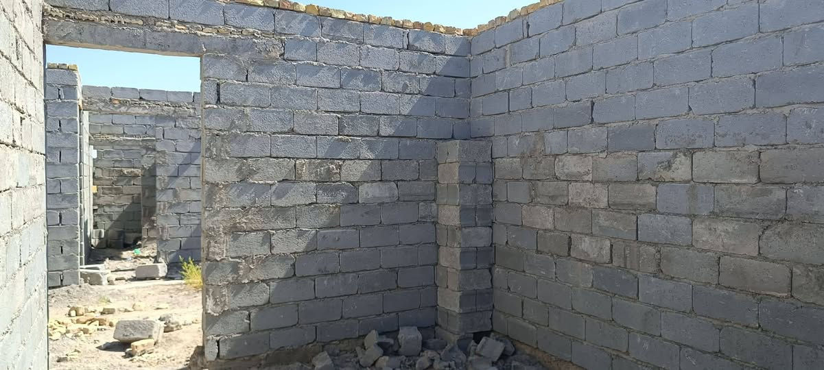 السلام عليكم هيكل للبيع في المحمودية قريه المعامره قرب حي الجزائر #الهيكل #رگن #ع #شارع #التبليط خدمات كامله ماء اساله وكهرباء وتبليط مساحه الارض 400م مساحه البناء فوق ال200م يحتوي ع غرفتين نوم وصاله واستقبال وهول ومطبخ ومجمع الصحيات  موجوده صوره المخطط جنس الارض زراعي 117 السعر 50 وبي مجال قليل ***********
***********
