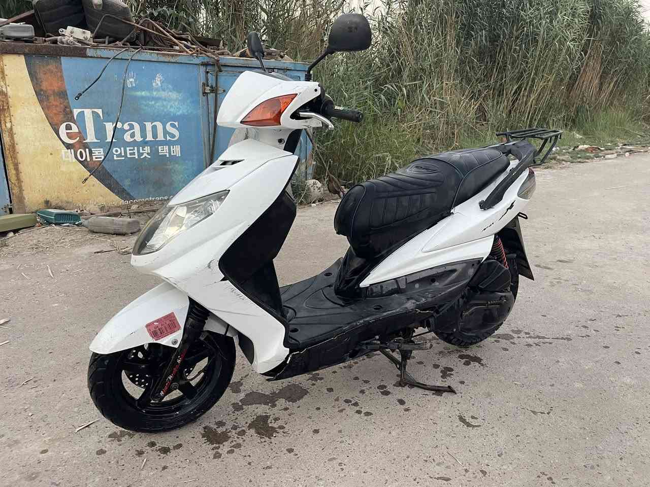 سكنز فحل كابريتر للبيع اي نقص مابيها الإطارات
جدد الإطار الخلفي البارحه شاده الدراجه خير من الله 
المحرك خير من الله والباقي موضح بلصوره السعر (٧٥٠ ) قفل 🔏 رقمي هذا ‭٠٧٨٣ ٥٧٨ ٣٣٦٨‬  الثاني كورك ‭٠٧٥١ ٣٤٤ ٣٨٦١‬
